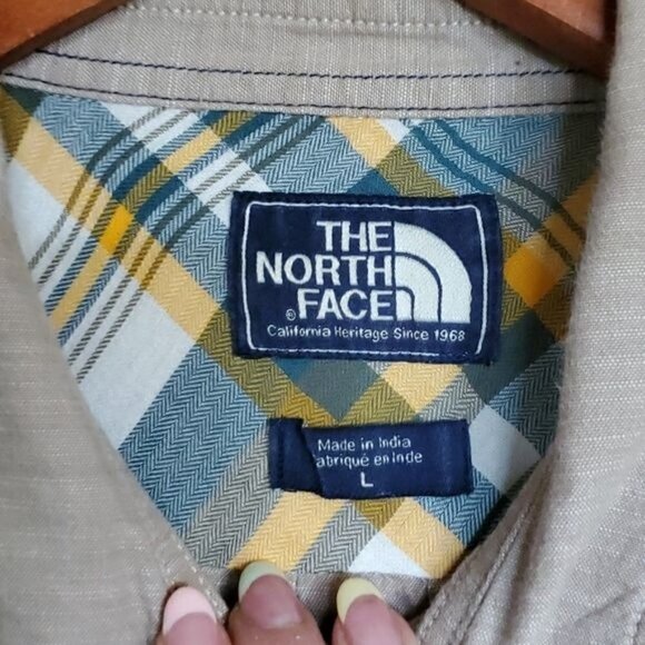 The North Face Tan Cadual Button Down Long Sleeve Pocketed Sz. L Shirt - Picture 4 of 10